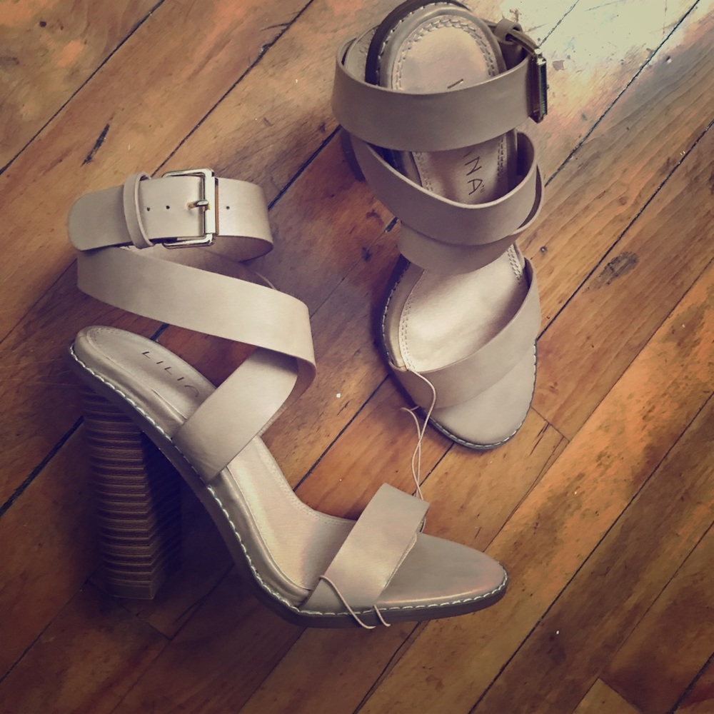 🆕F21 Nude Strap Heel
